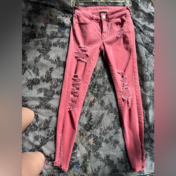 American Eagle next level pink ripped distressed jeggings. Size 2 - Picture 3 of 7